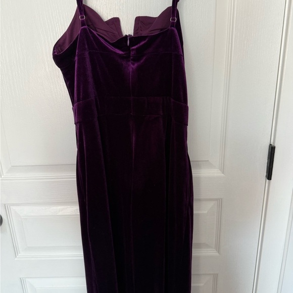 Elegant Purple Velvet Jumpsuit - Picture 4 of 6